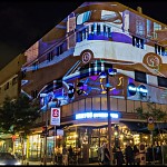 Yom Haatzmaut Street party at Rotshild.המולת העיר משתקפת בקיר